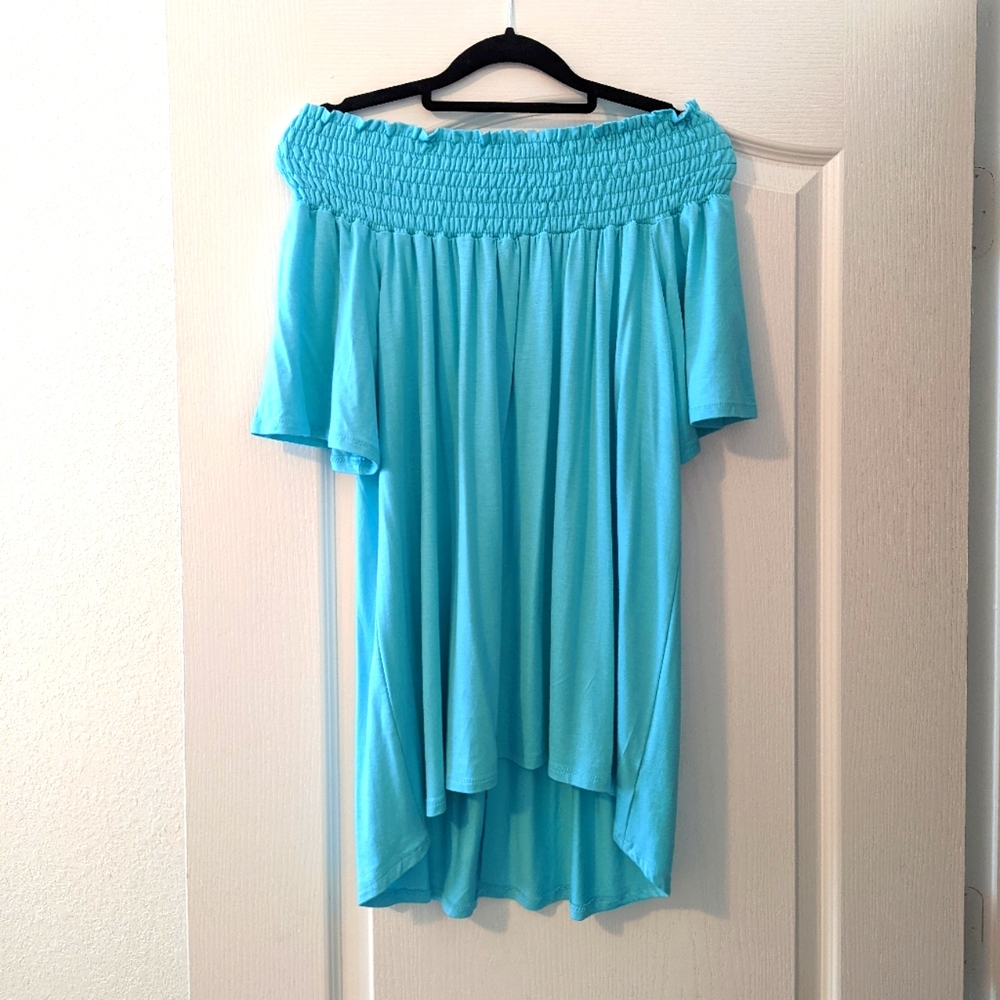 Women's Heimish smocked over the shoulder top size D